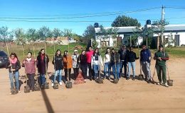 Espacios Verdes trabaja junto a los alumnos de la Escuela Secundaria N° 2 de Riestra